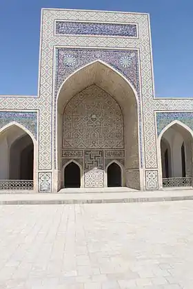 Un des iwans dans la cour de la mosquée Kalon.