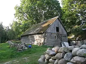 Maison traditionnelle en bois à Ruhnu