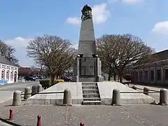 Le monument aux morts.