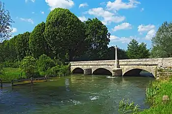 et au niveau du pont.