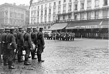 Troupes allemandes sur la place de la Comédie à Bordeaux.