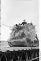 15-cm sIG 33 (Sf) auf Panzerkampfwagen I Ausf B camouflé passant un pont en URSS (juin 1942)