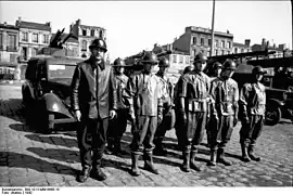 Inspection de l'amiral allemand Lindau à Bordeaux, quai des Chartrons, 30 mai 1942.