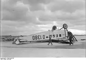 Focke-Wulf A 17 à Berlin-Tempelhof après une tempête en juillet 1928