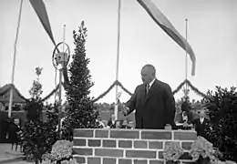 Georg Schätzel, ministre du Reich aux Postes a l'occasion de la pose de la première pierre en mai 1929.