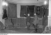 Exposition à la préfecture de tapis persans volés et récupérés par la police, mars 1932.