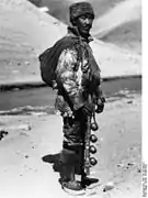 Coureur de la poste tibétaine en 1938 à Phari Dzong.