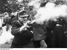 Tir effectué par un Volkssturmmann, lors d'un entrainement.