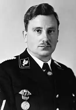 Emil Maurice en tenu de Oberführer de la SS, mais il fut le premier Oberster SA-Führer de 1920 à 1921