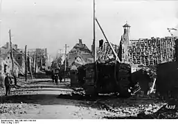 Le tank anglais, vu depuis l'église.