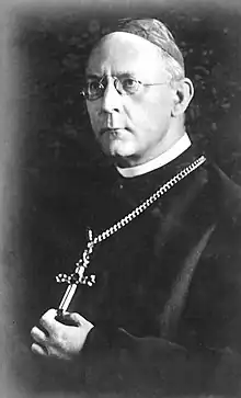 Adolf Bertramcréé en 1916, révélé en 1919