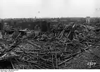 Ruine de maisons de bois, Lens, 1914.
