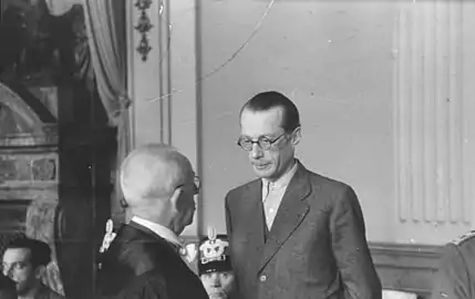 Photographie en noir et blanc de Schwerin lors de son procès devant le Volksgerichtshof