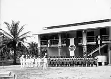 Polizeitruppe à Douala au Kamerun lors d'une prise d'armes à l'occasion de l'anniversaire du Kaiser en 1901.