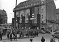 L'Admiralspalast de Berlin, décoré pour la Fête de la République en 1950.