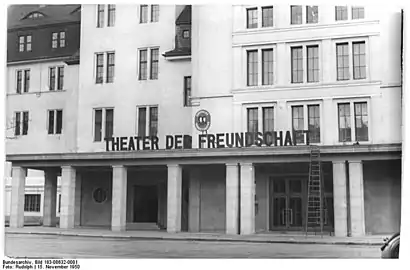 Le Théâtre de l'amitié (Theater der Freundschaft).