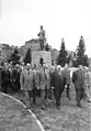 Après l'inauguration du monument, 1951.