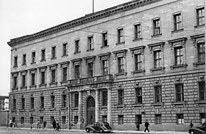 Façade de l'ancien ministère de la Culture de la Prusse, et l'ancien ministère de l'Éducation de la RDA, aujourd'hui partie du Bundestag.