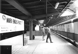 La gare du S-Bahn Marx-Engels-Platz après la rénovation de 1991