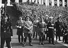 photographie en noir et blanc de Hermann Göring, au centre de l'image, au congrès du parti nazi de 1936