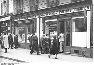 Le Bureau de renseignements pour les ouvriers français travaillant en Allemagne permissionnaires, 132 rue du Faubourg-Saint-Denis (février 1943).