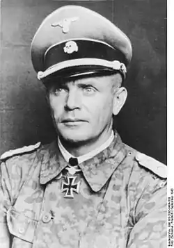Heinz Harmel (1906-2000), général allemand, commandant de la 10e division SS lors de la Bataille de Normandie.