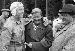 Avec les pilotes de Flèches d'Argent Bernd Rosemeyer et Elly Beinhorn en 1937