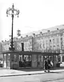 Les lanternes historiques de l'ancien marché qui existaient encore en 1956 ont été sacrifiées à l'air du temps des années 1960.