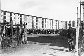Bundesarchiv Bild 183-B10919, Frankreich, Paris, festgenommene Juden im Lager.jpg