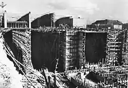 Construction de la base sous-marine en octobre 1942.