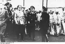 Heinrich Himmler (Reichsführer SS) en visite au camp de Sachsenhausen en 1936.
