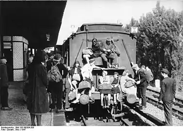 Afflux de passagers à Spandau-West en 1947.