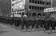 Est : défilé des agentes de la Volkspolizei, 1er mai 1949.