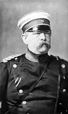 Portrait de Bismarck en uniforme de marin aux environs de 1875