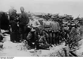 Détachement de mitrailleurs ottomans à la bataille des Dardanelles en 1915.