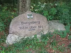 Balisage indiquant le sommet du Bungsberg.