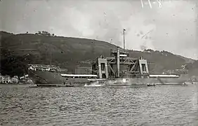 Le Kanguro dans la baie de Pasaia en 1922 avec les deux sous-marins A-1 et A2.