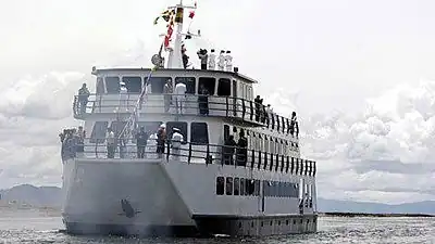 Le navire polyvalent Mosoj Huayna de la Marine bolivienne sur le lac Titicaca en 2013.