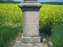 BVue de l'inscription sur le monument.