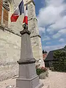 Monument aux morts au cimetière.