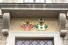 Armoiries de l'Alliance Hedemann-Humboldt sur le portail du château de Humboldt à Hettstedt