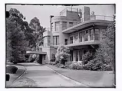 Burnham Beeches, Sherbooke (en), Australie (1947) .