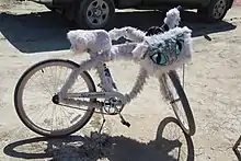 Vélo décoré lors du festival Burning Man.