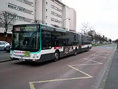 Un MAN Lion's City G de la ligne 183  sur le site propre de la ligne.