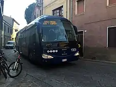 Le car ARST de la ligne 9319 en direction d'Isola Rossa.