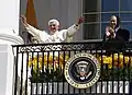 Sur le balcon de la Maison-Blanche lors de la visite du pape Benoit XVI, avec le président George W. Bush et sa femme Laura.