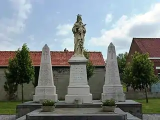 Le monument aux morts.