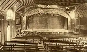 Intérieur du théâtre (1920).