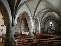 Les deux nefs de l'église.