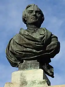 Buste de Frédéric Bastiat« Monument à Bastiat à Mugron », sur À nos grands hommes,« Monument à Frédéric Bastiat à Mugron », sur e-monumen
